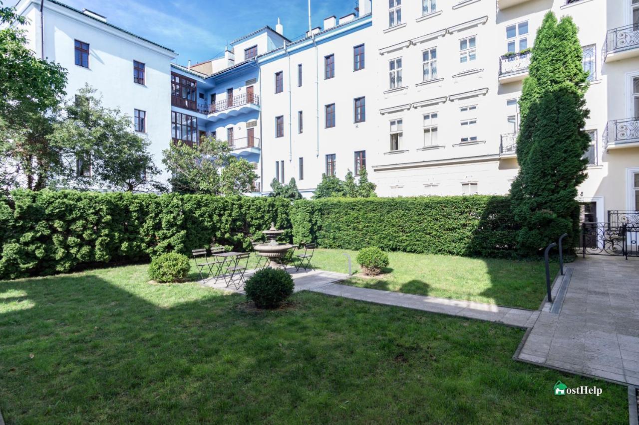 Villa With Hot-Tub, Terrace And Garden, Wenceslass Square Прага Экстерьер фото