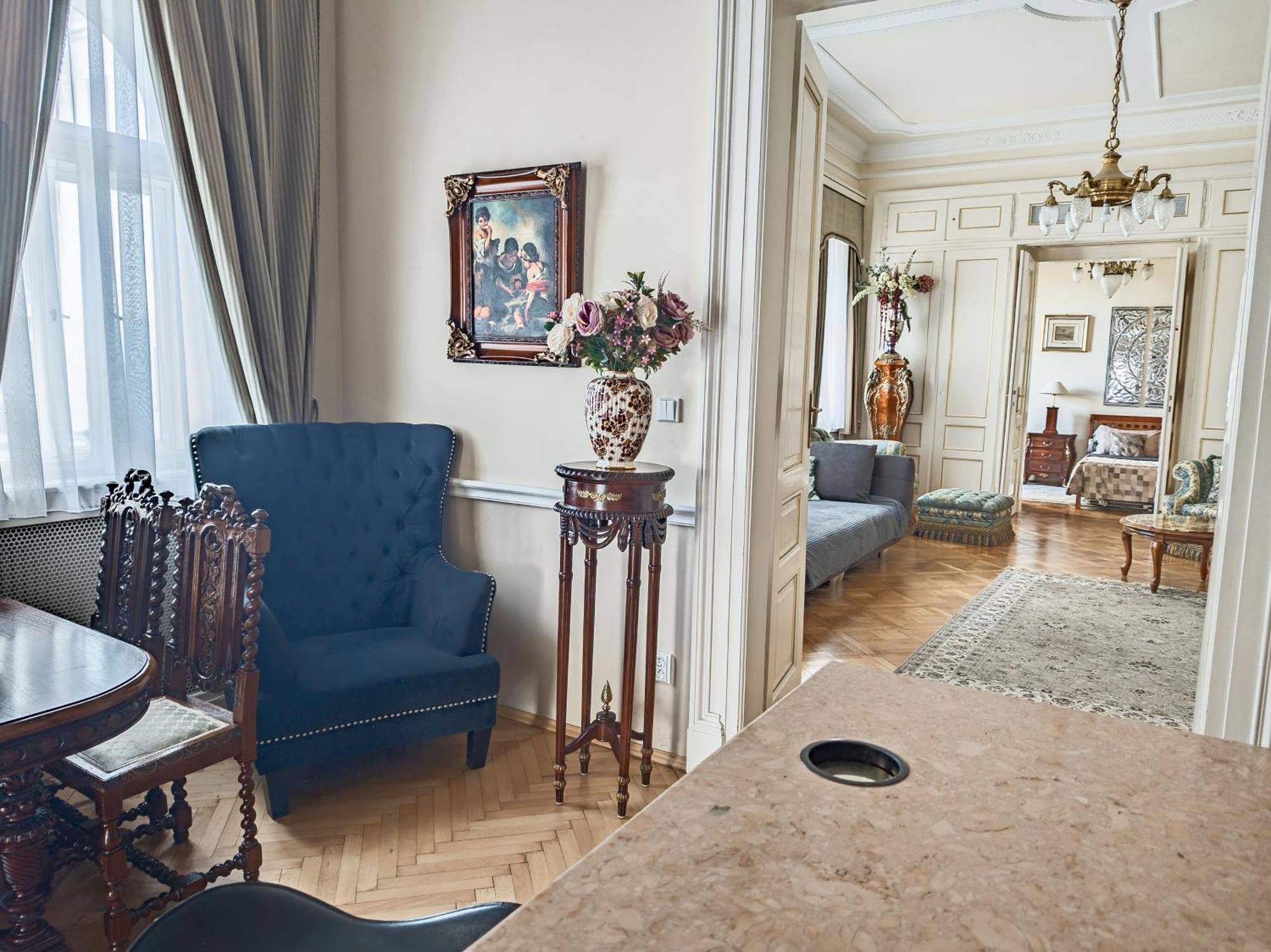 Villa With Hot-Tub, Terrace And Garden, Wenceslass Square Прага Экстерьер фото