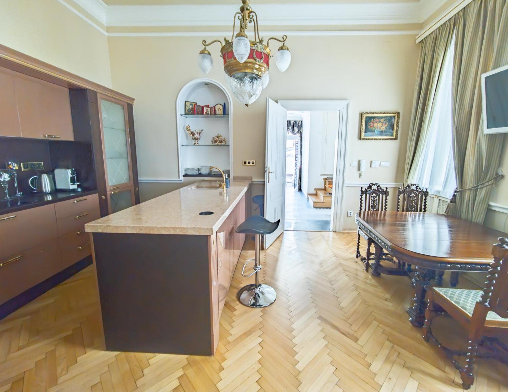 Villa With Hot-Tub, Terrace And Garden, Wenceslass Square Прага Экстерьер фото
