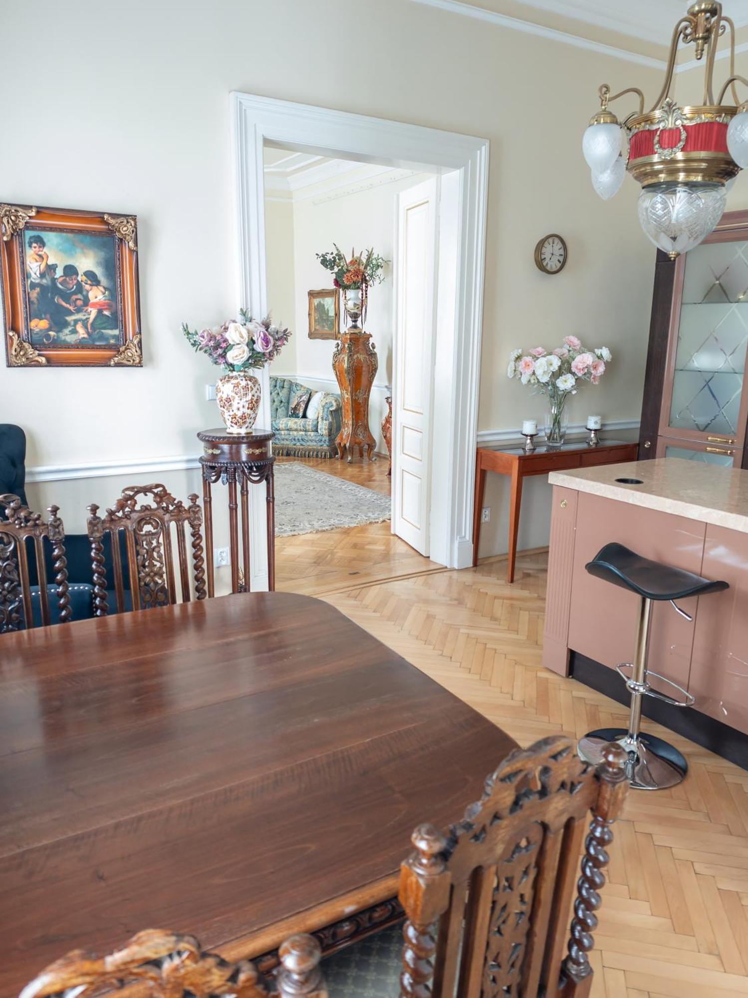 Villa With Hot-Tub, Terrace And Garden, Wenceslass Square Прага Экстерьер фото